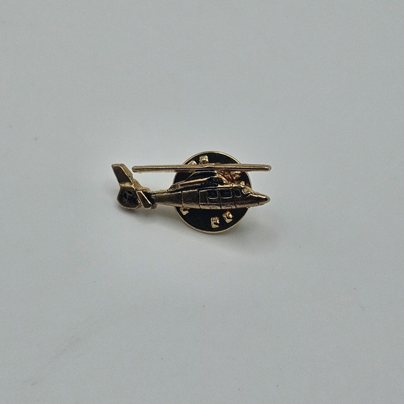 Helicopter Gold Tone Pin - Picture 2 of 4